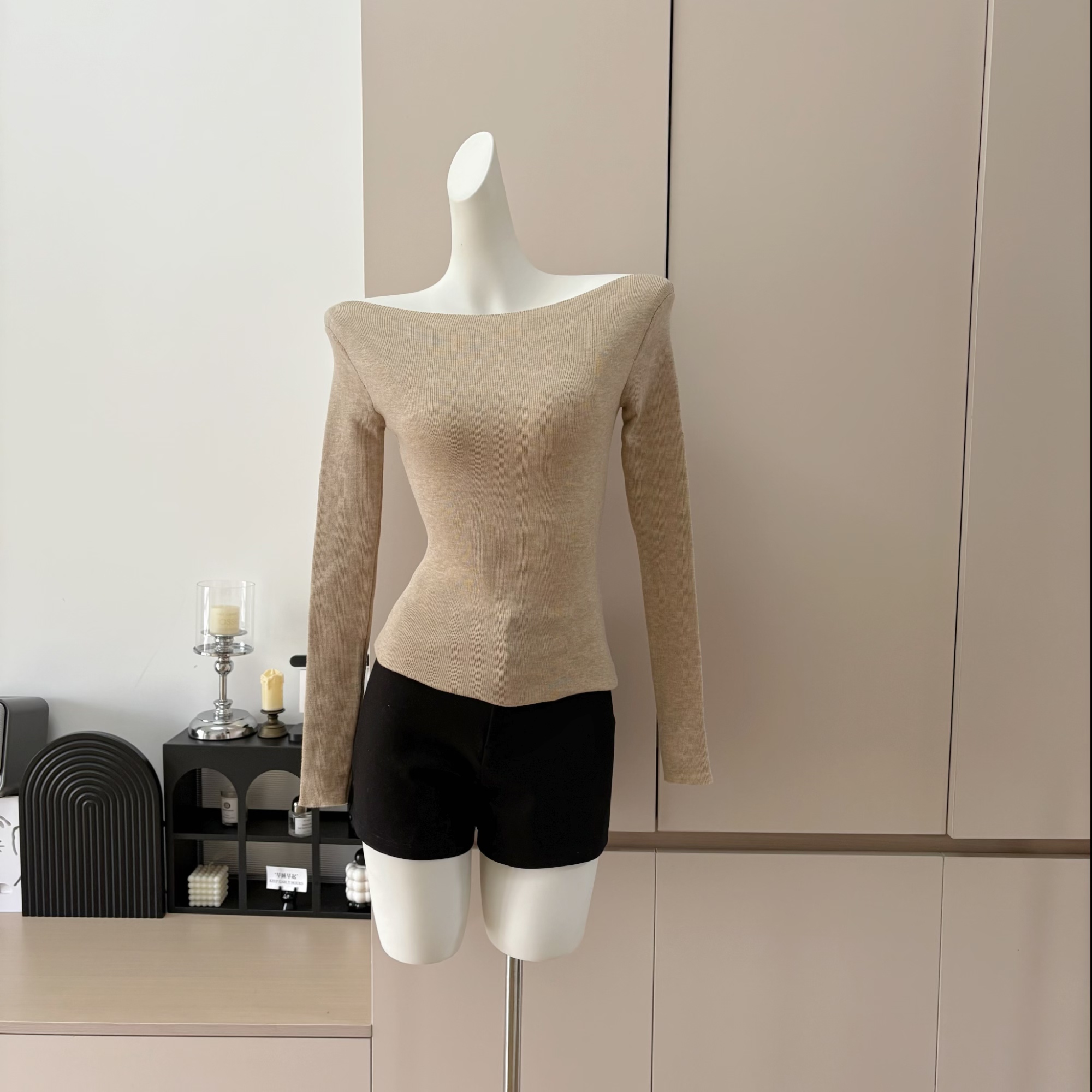 Women's Solid Color Slim Fit One Shoulder Knit Top - Image 2