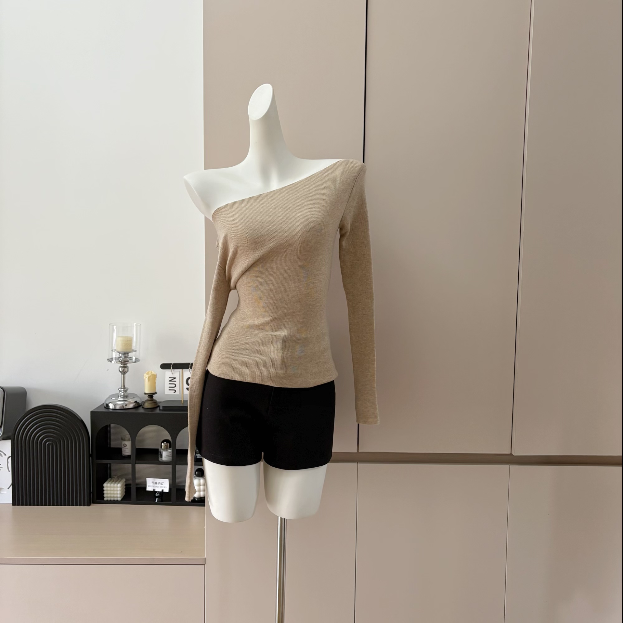 Women's Solid Color Slim Fit One Shoulder Knit Top - Image 3